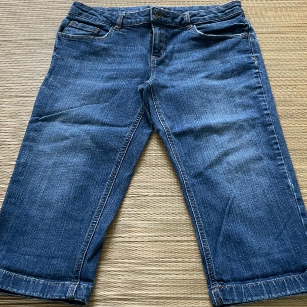 Axcess By Liz Claiborne Company Blue Denim Capri Women’s Pants Size 6